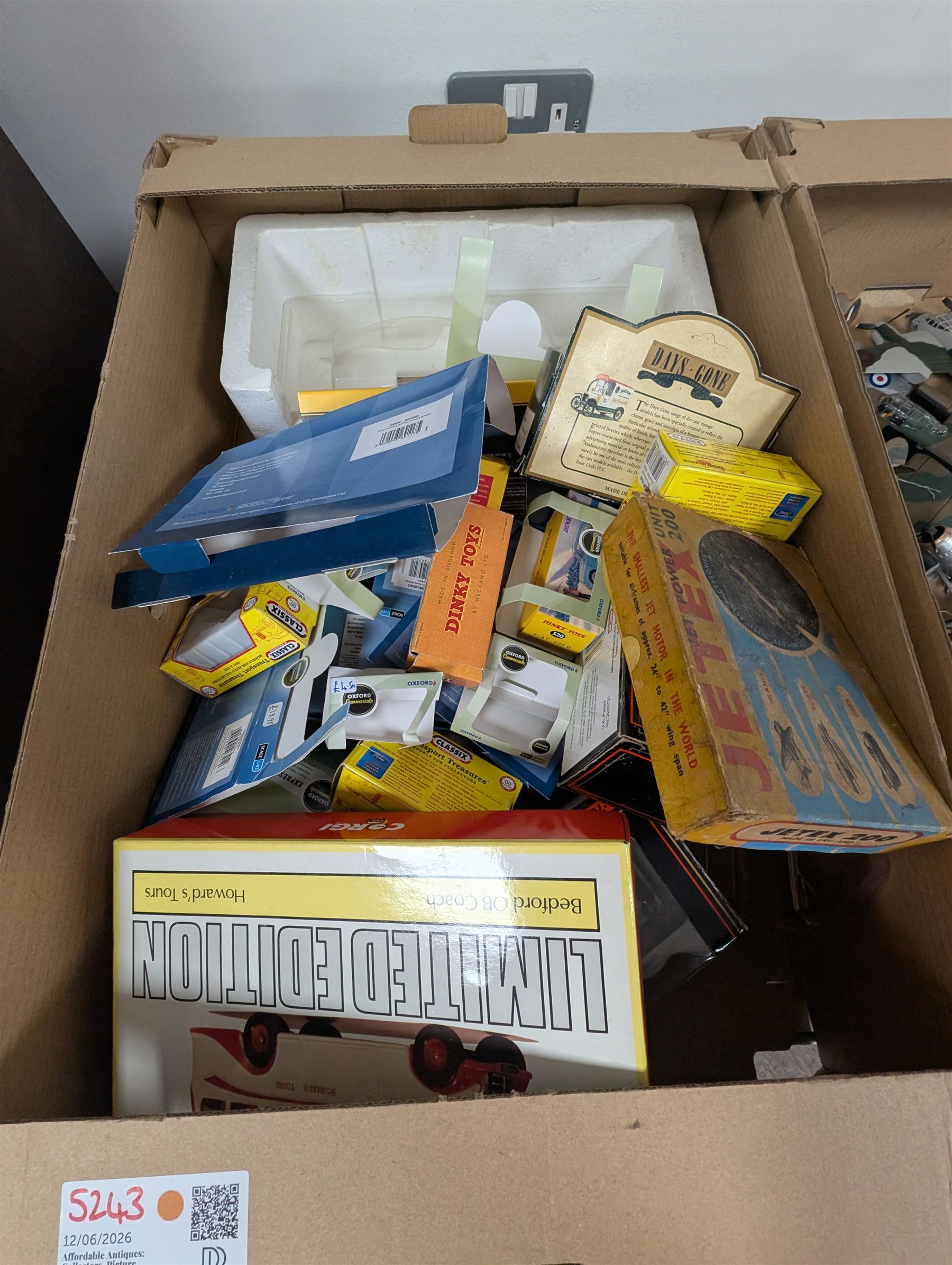 Collection of model cars and aeroplanes, including Corgi, Oxford Diecast, etc, Jetex Power Unit, empty diecast boxes etc 