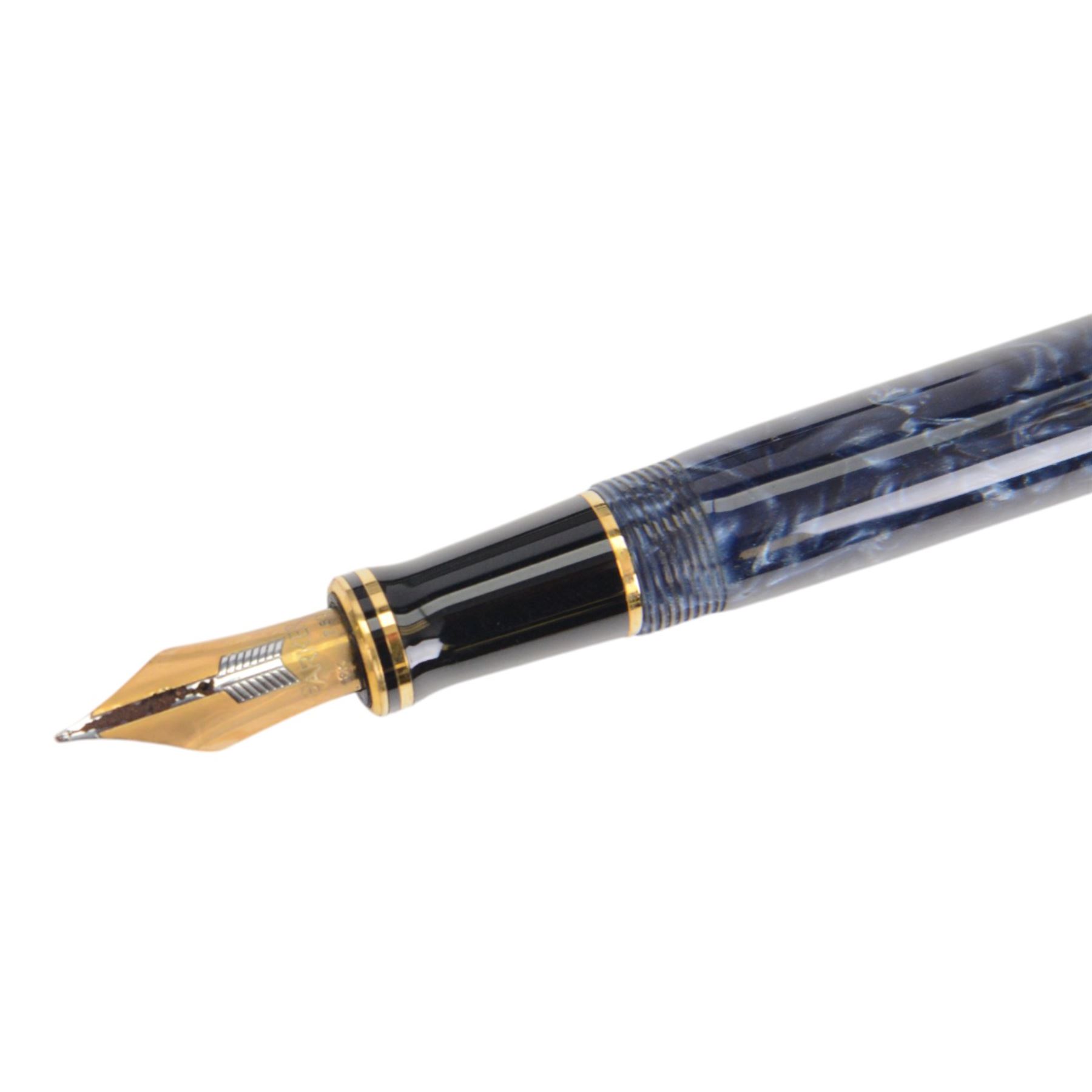 Parker Duofold fountain pen in blue marble, with 18ct gold nib, in case 