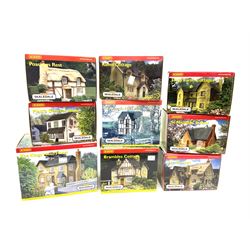 Hornby '00' gauge - nine Skaledale buildings including The Kings Head Hotel, Raven Cottage, Holly Farm Cottages, The Vicarage, Platt's General Store, Hubbard's Hills Mill etc; all boxed (9)