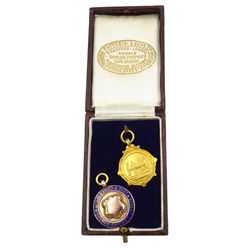 Gold medical fob medallion, Birmingham 1939 and one other rose gold cricket medallion, both 9ct