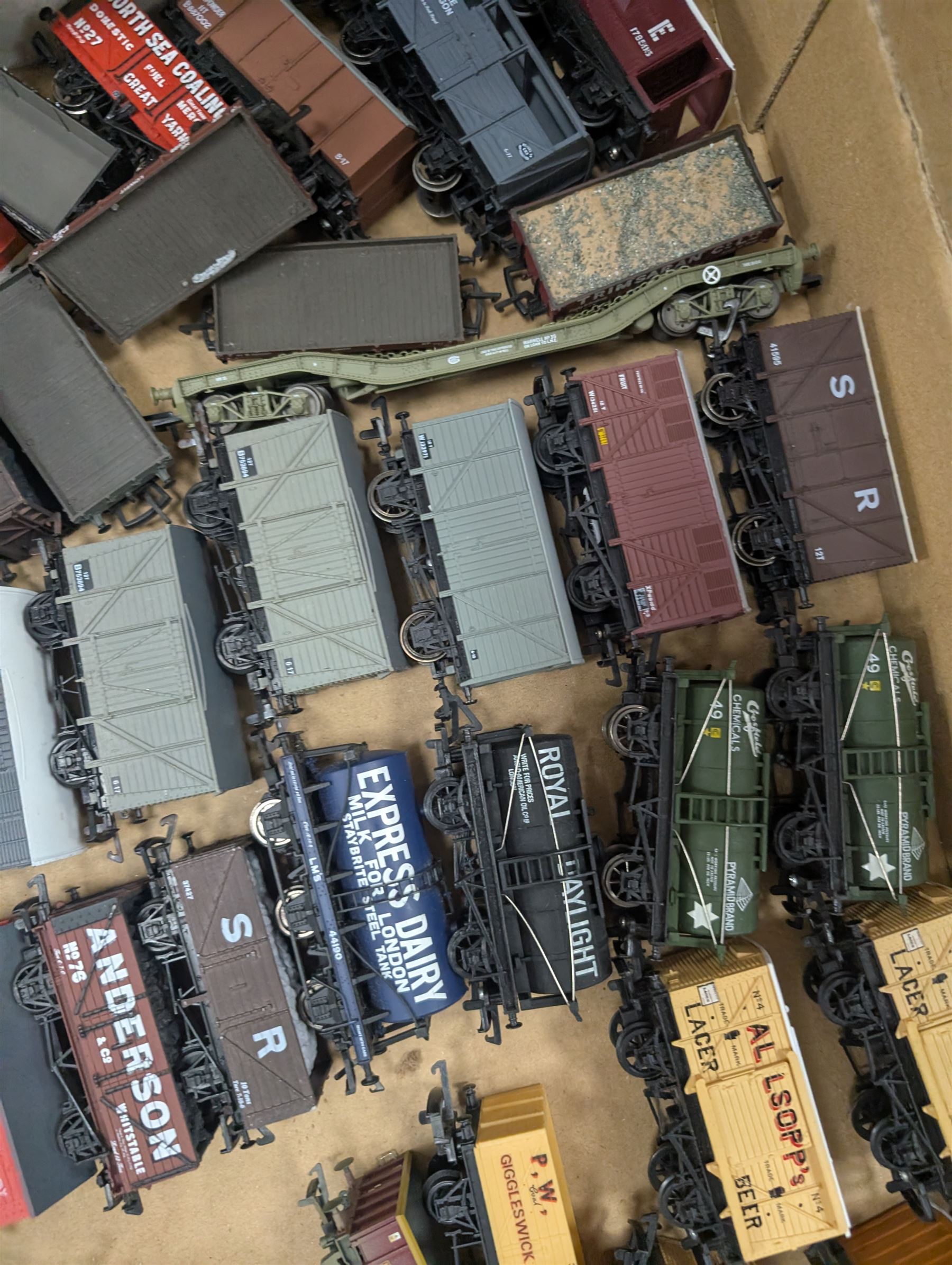 Collection of '00' gauge goods wagons, including Dapol and Bachmann examples