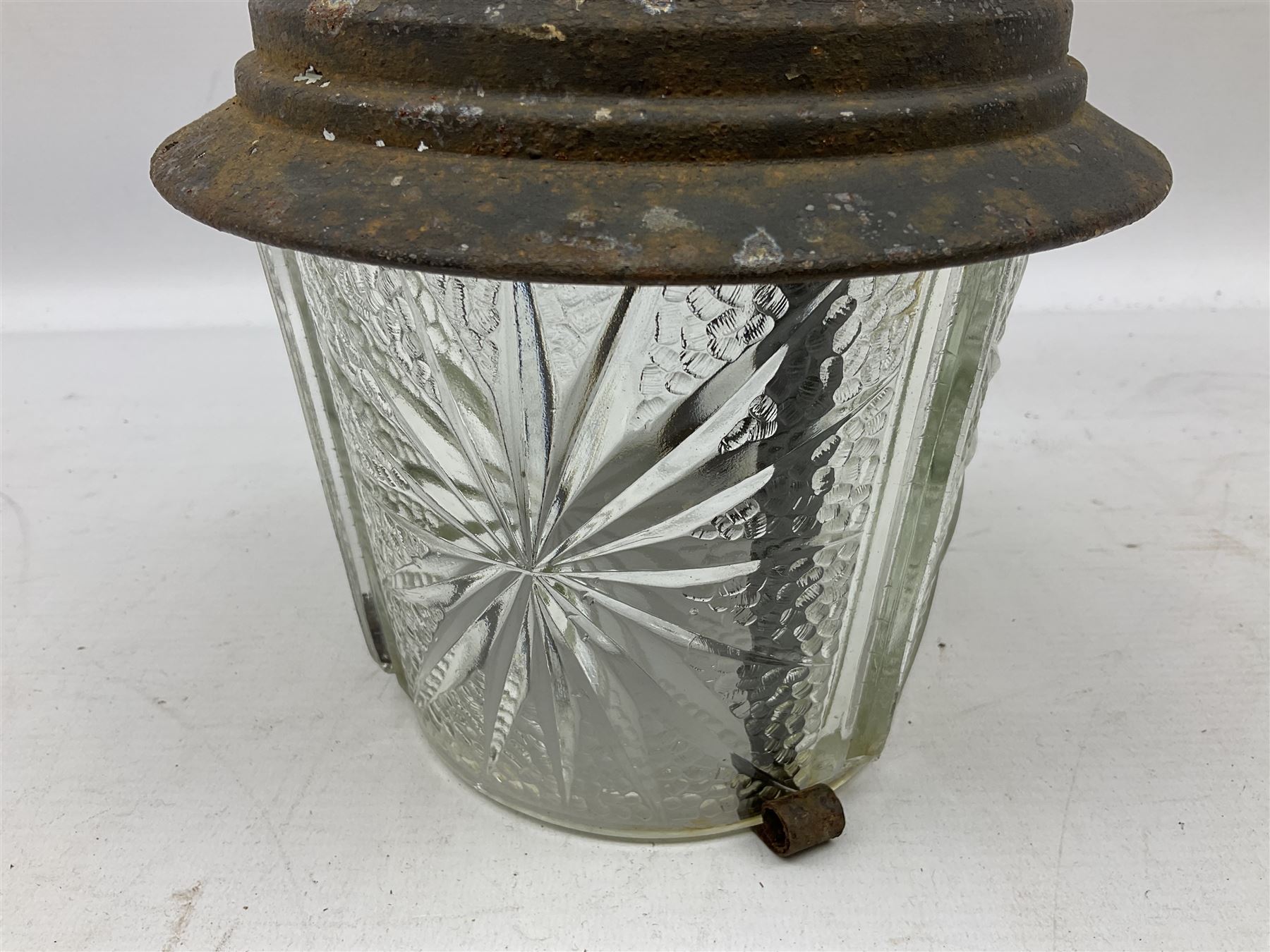 Wrought iron wall lantern with patterned glass shade of tapering cylindrical form, H29cm