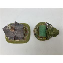 Seven Lilliput Lane cottages from the British and English collections, to include Paradise Lodge, Traveller's Rest etc, all boxed with deeds