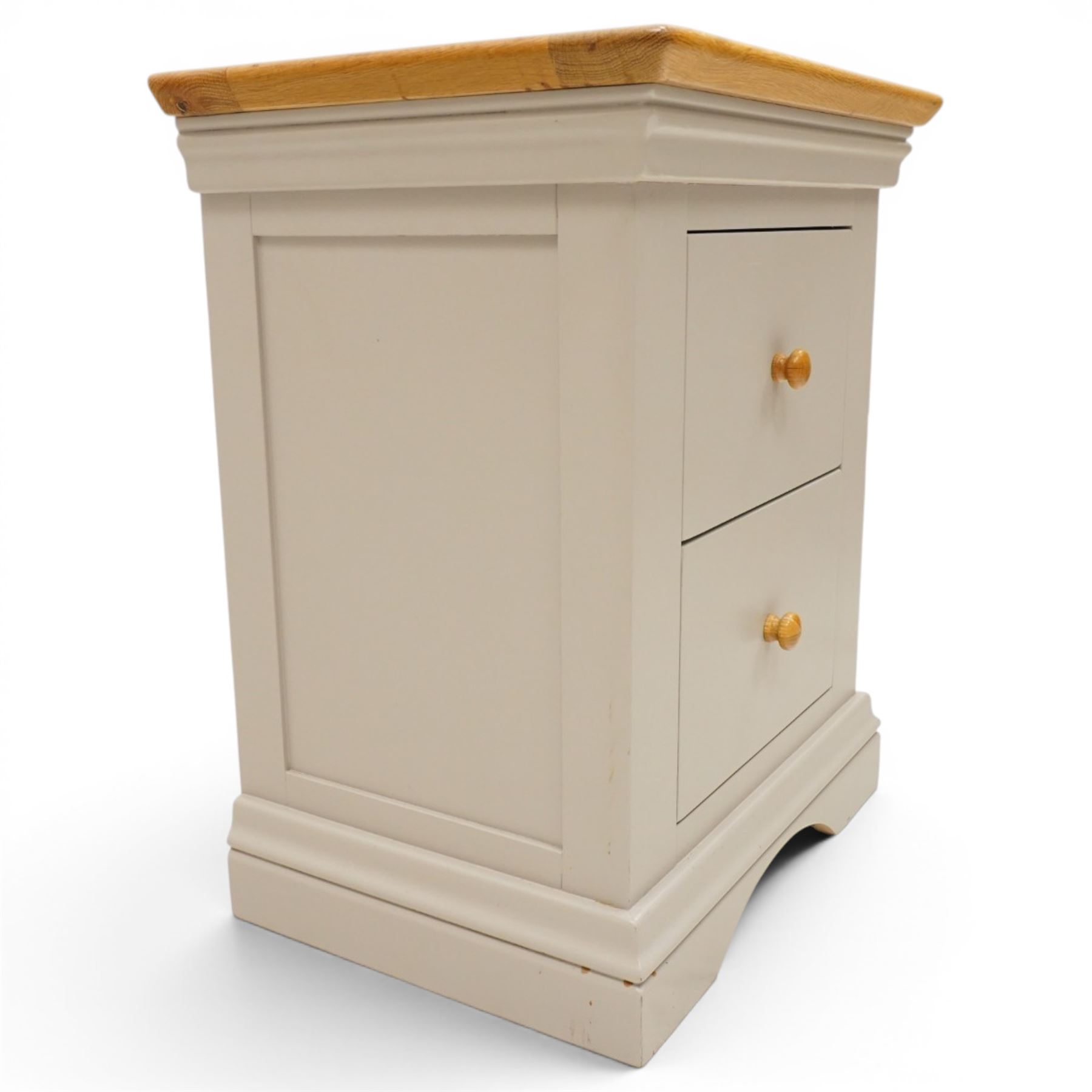 Modern bedroom suite comprising; a dresser, blanket box, bedside table, oak tops over a pale blue with wooden turned knobs

Dresser (H 77cm, D 48cm, W 107cm)
Blanket box (H 51cm, D 48cm W 91cm)
Bedside table (H 64cm, D 39cm, W 54cm)