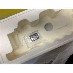 Hornby '00' gauge - Battle of Britain Class 4-6-2 locomotive '92 Squadron' No.34081; and Class 9F 2-10-0 locomotive No.92239 with weathered finish; both boxed (2)