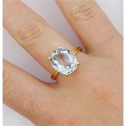 18ct gold single stone oval cut aquamarine ring, stamped 750, aquamarine approx 3.85 carat