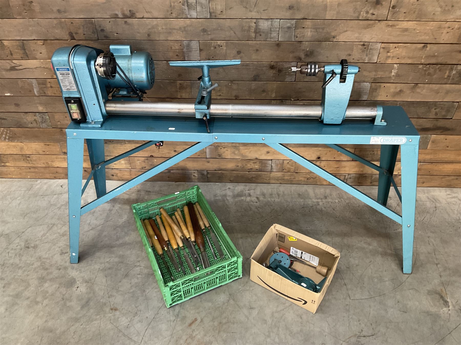 Draper WTL12 wood lathe and a collection of turning chisels 