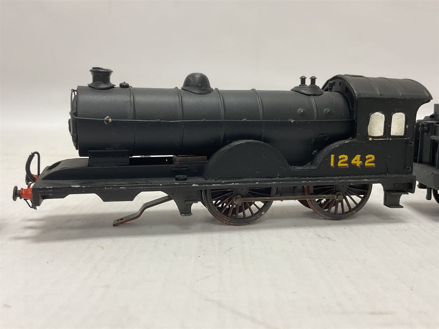 ‘00’ gauge - three kit built locomotive and tenders comprising Class D21 4-4-0 no.1242 finished in NER black with LNER tender; Class C4 4-4-2 no.5262 finished in LNER black; Coal Engines Class 0-6-0 no.2408 finished in black with Millholme Models LNER tender (3) 