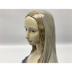 Lladro bust, La Gioconda, modelled as a bust of a woman, sculpted by Francisco Catalá, with original box, no 5337, year issued 1985, year retired 1987, H29cm 