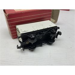 Hornby Dublo - sixteen goods wagons comprising 4644 21-Ton Hopper Wagon, 4315 Horse Box (BR) with horse, 4316 Horse Box (SR) with horse, 4649 Low Sided Wagon with tractor, 4301, 4310, 4311, 4312, 4313, 4320, 4626, 4648, 4652, 4675, 4678 and B550200 (Mineral Wagon); all in red boxes (16)