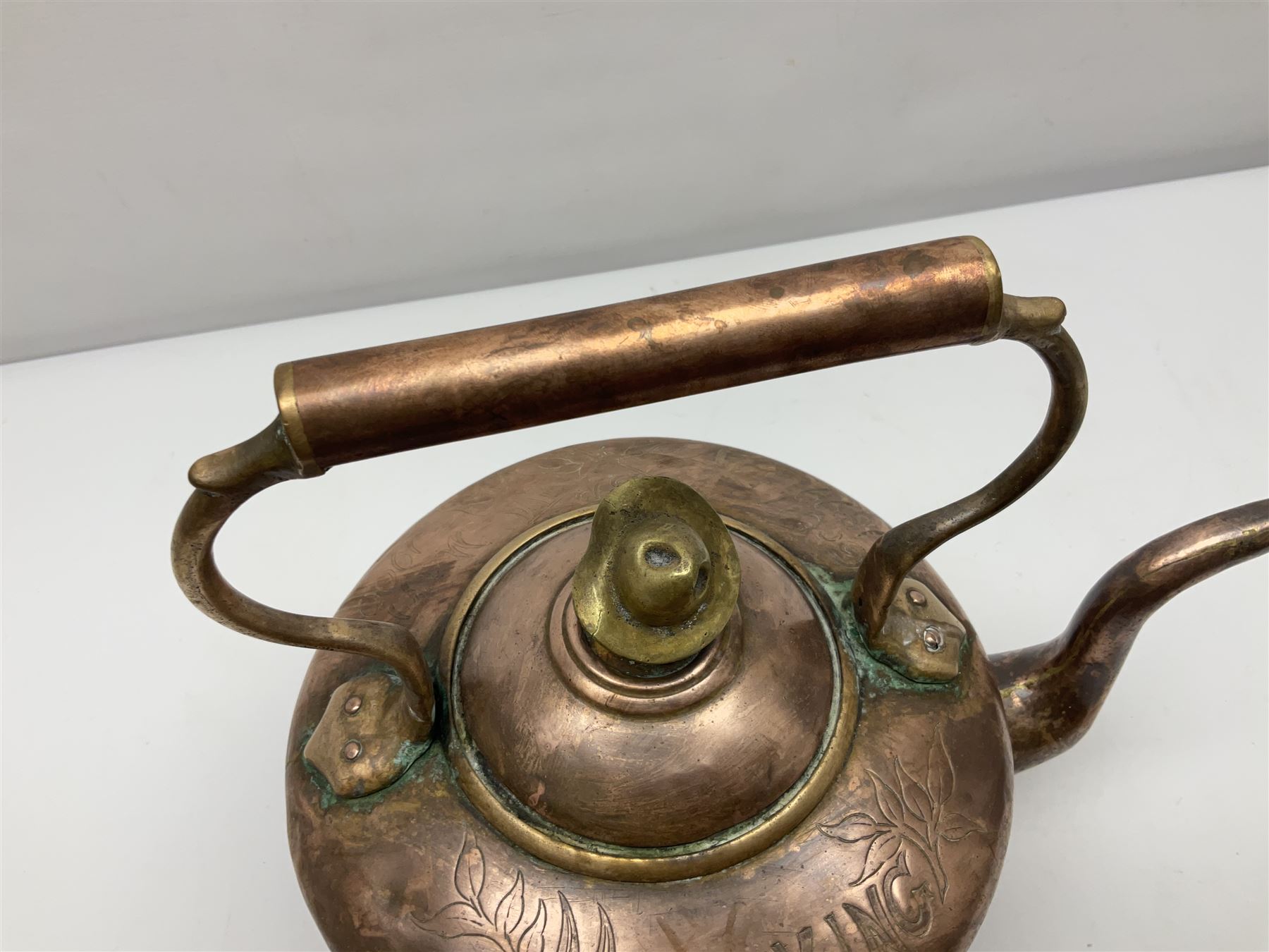 Engraved copper kettle, with Baden Powell Mafeking decoration with union jack flags, with finial modeled as Baden Powell, H31cm