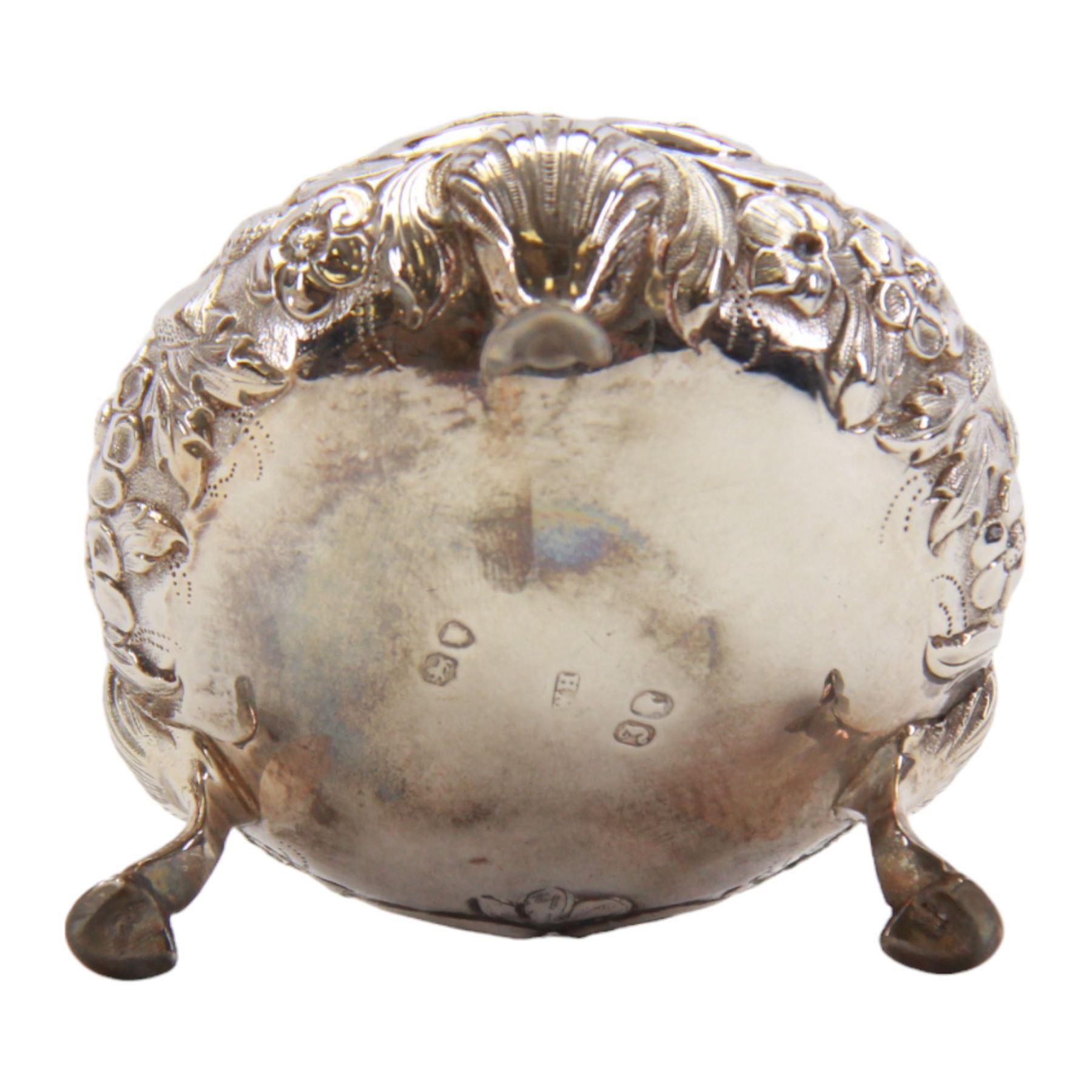 Cased set of four Victorian silver open salts, each of cauldron form with embossed foliate decoration, gadrooned rim and gilt interior, upon three hoof feet, hallmarked William Hunter, London 1844, H4cm, together with four earlier Georgian salt spoons, hallmarked London 1800, makers marks worn and indistinct, contained within a fitted case with velvet and silk lined interior
