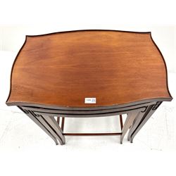 20th century mahogany nest of three tables, tapering supports 