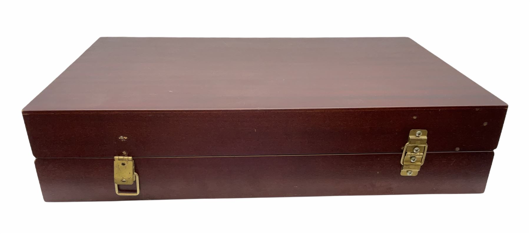Canteen of silver plated Arthur Price of England cutlery, contained in a wooden case. 