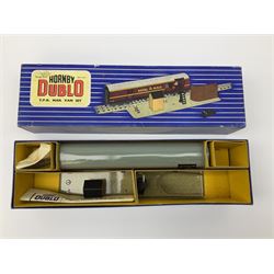 Hornby Dublo - Breakdown Crane No.4062 with Cowans Sheldon livery, boxed with screw jacks; D1 Girder Bridge, boxed; and T.P.O. Mail Van Set, boxed with instructions, mail bags, switch and tested tag (3)