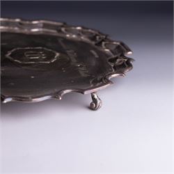 Late 20th century silver salver, with pie crust rim and presentation engraving to centre, hallmarked Carrs of Sheffield, Sheffield 1995, W25cm