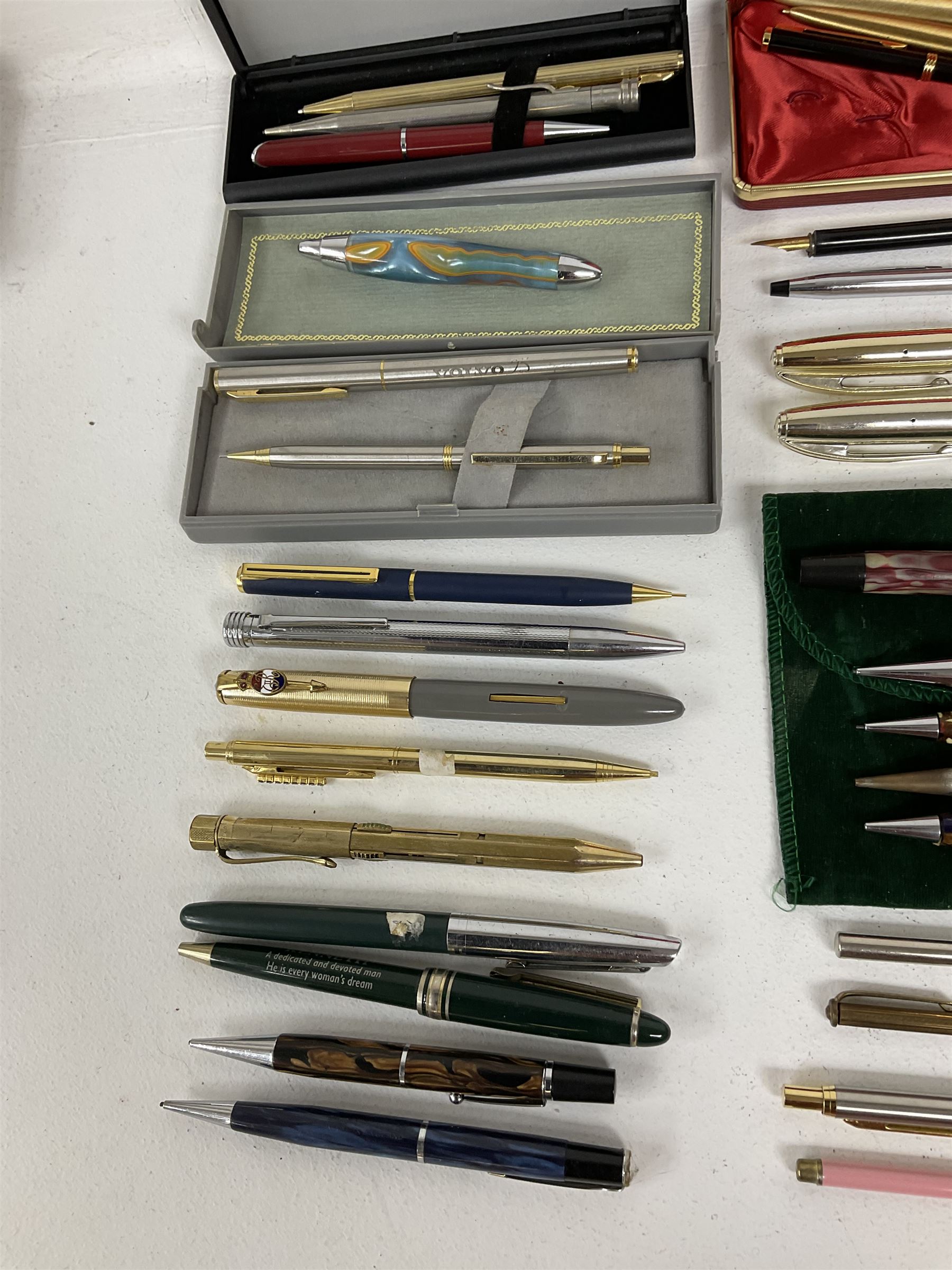 Large quantity of pens and propelling pencils, to include Rotring ballpoint pen, Osmiroid fountain pen, Parker fountain pen, Platignum ballpoint, etc, together with quantity of cases and boxes
