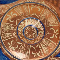 Hispano Moresque 19th century charger, decorated in copper lustre and cobalt blue with feathers and floral motifs, D37cm 