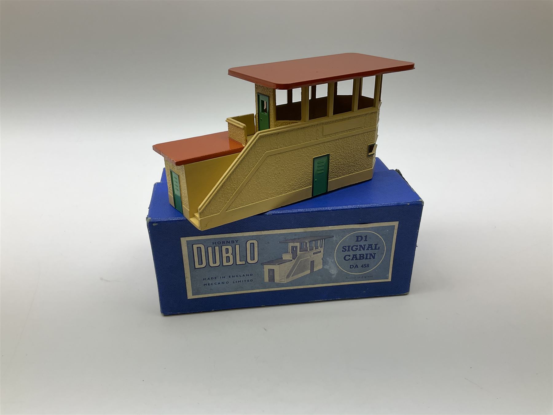 Hornby Dublo - D1 Level Crossing; D1 Signal Cabin with orange roof; D1 Footbridge; and 5010 Footbridge; all boxed (4)