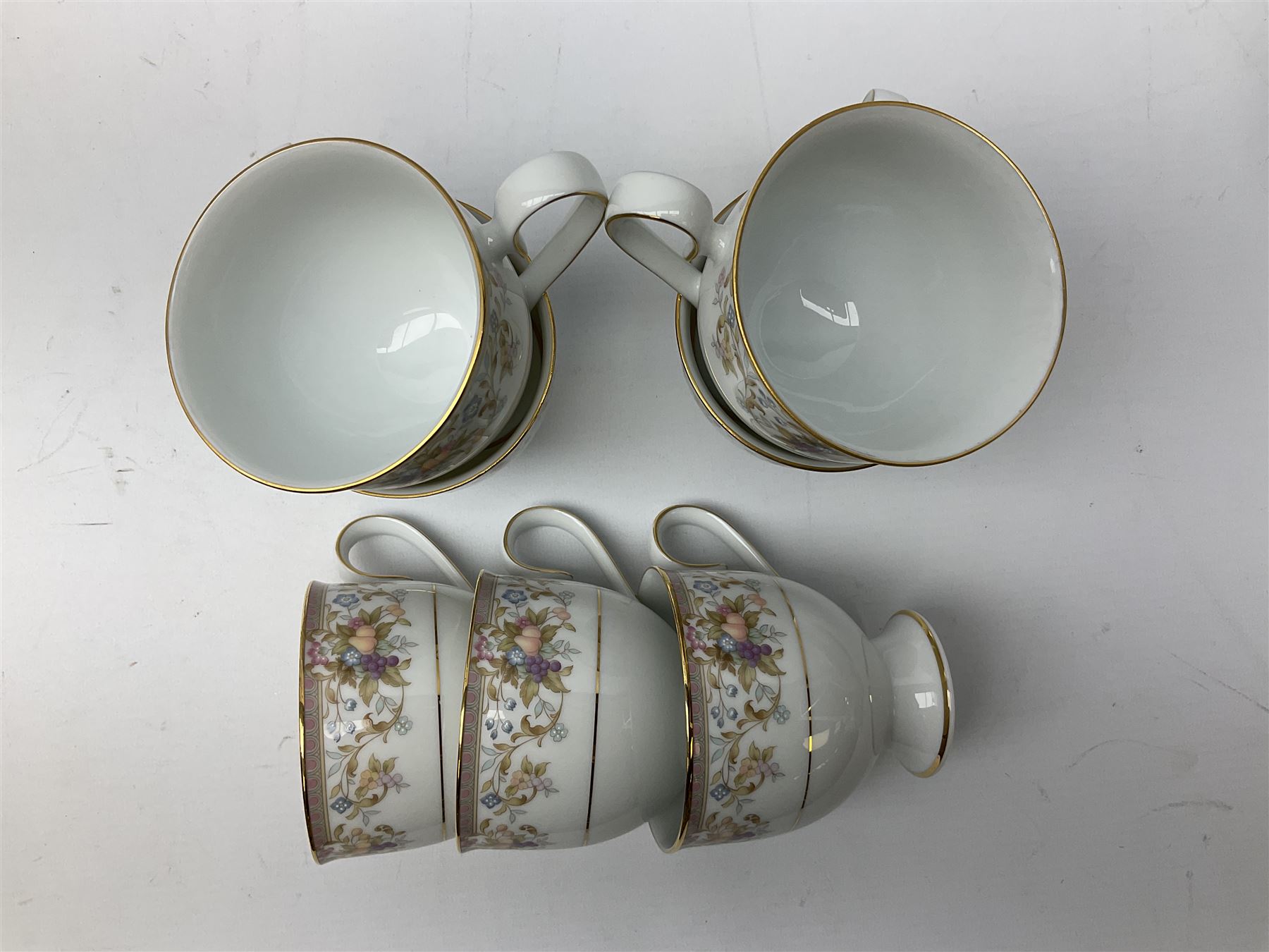 Noritake Ireland tea and dinner wears, comprising of teapot, milk jug, covered sucrier, seven teacups and saucers, seven dessert plates, six dinner plates, seven side plates, five bowls two serving dishes, one lidded tureen and a gravy boat and dish