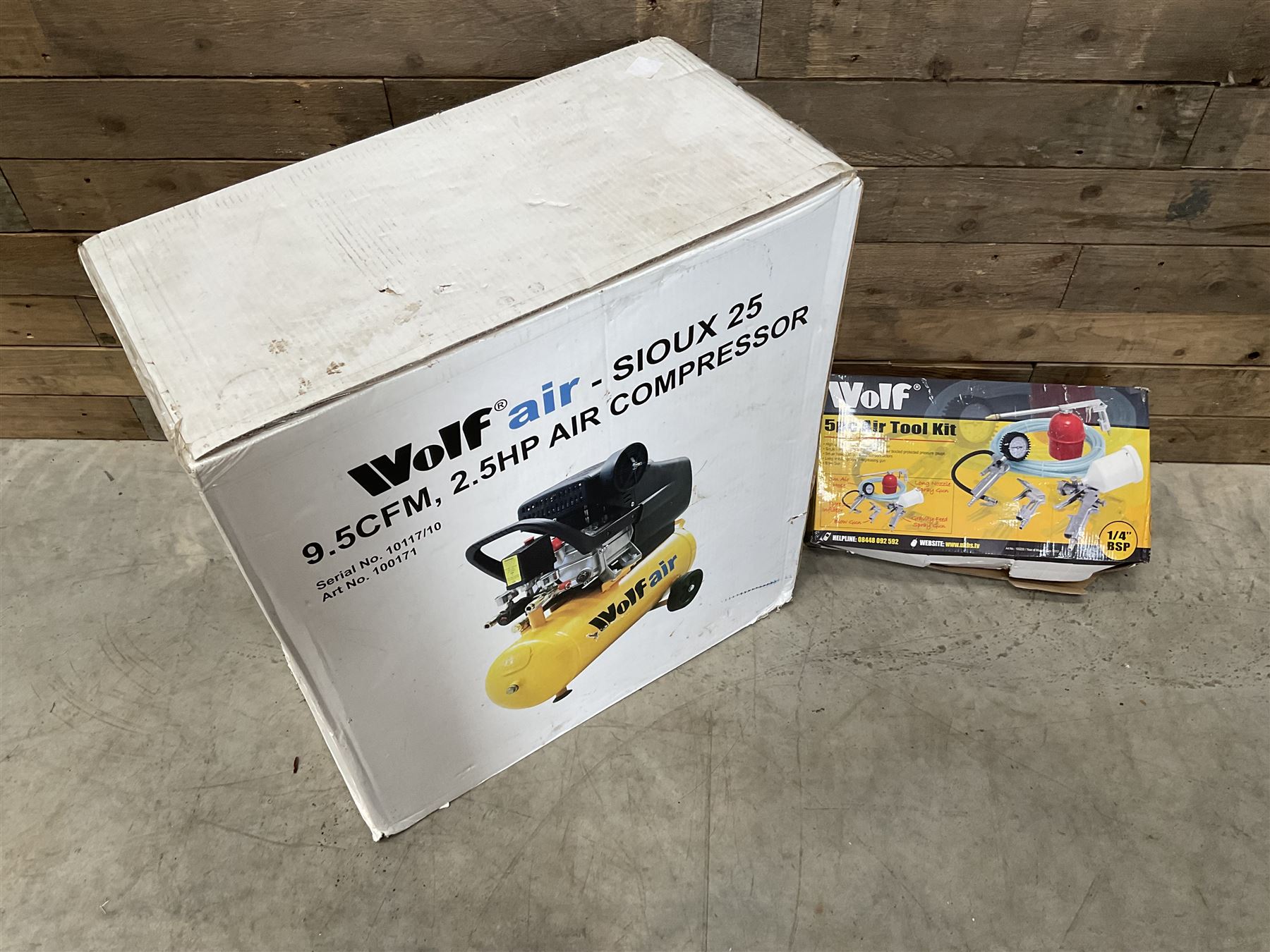 Wolf air Sioux 25 2.5hp air compressor, with boxed attachments