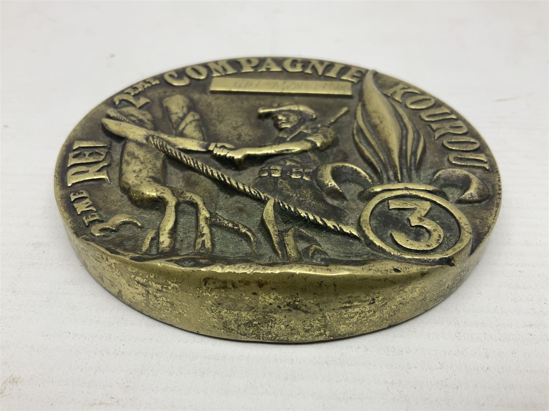 Mid-20th century French Foreign Legion heavy cast brass circular presentation plaque for the 3rd REI 2eme Compagnie Kourou, inscribed to Cpl. Martin (Indochine 1940s/50s) D11.5cm