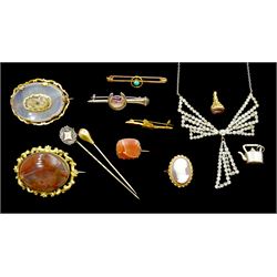 Victorian and later jewellery including silver Blue John horseshoe brooch by Ward Brothers, gold chalcedony brooch, with glazed hair panel, gold cameo ring, turquoise brooch, agate brooch stick pins etc