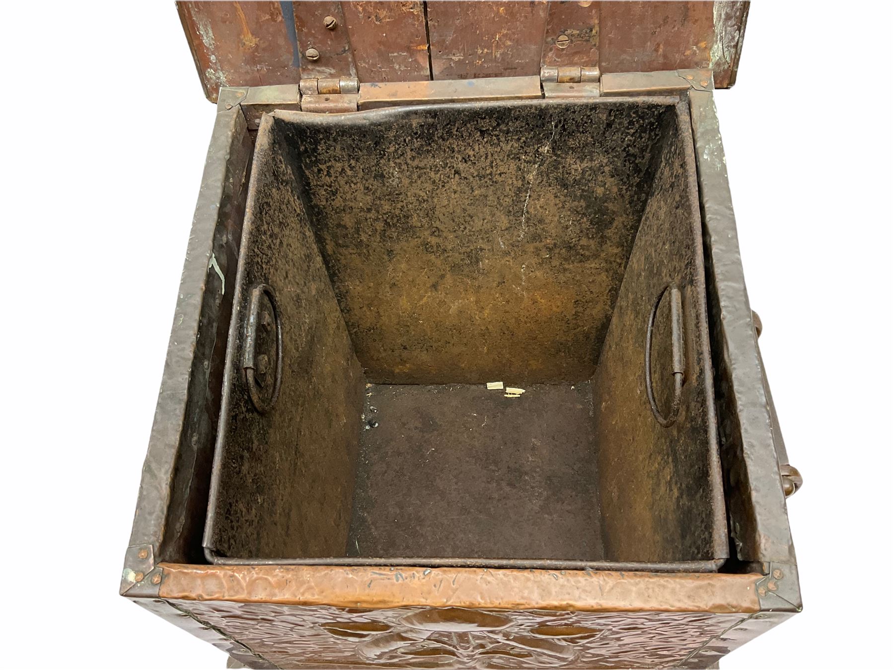 Arts and Crafts copper coal box, of square form with twin curved handles, with hammered finish, and embossed stylised motif to the front and hinged cover, H37cm L40cm D35.5cm