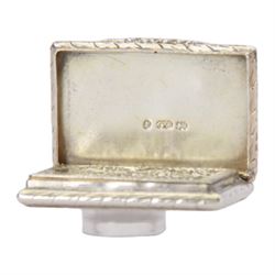 Victorian silver castle-top vinaigrette, of rectangular form, the hinged cover relief embossed with Windsor Castle, opening to reveal a foliate pierced grille, hallmarked Gervase Wheeler, Birmingham 1839, W4cm