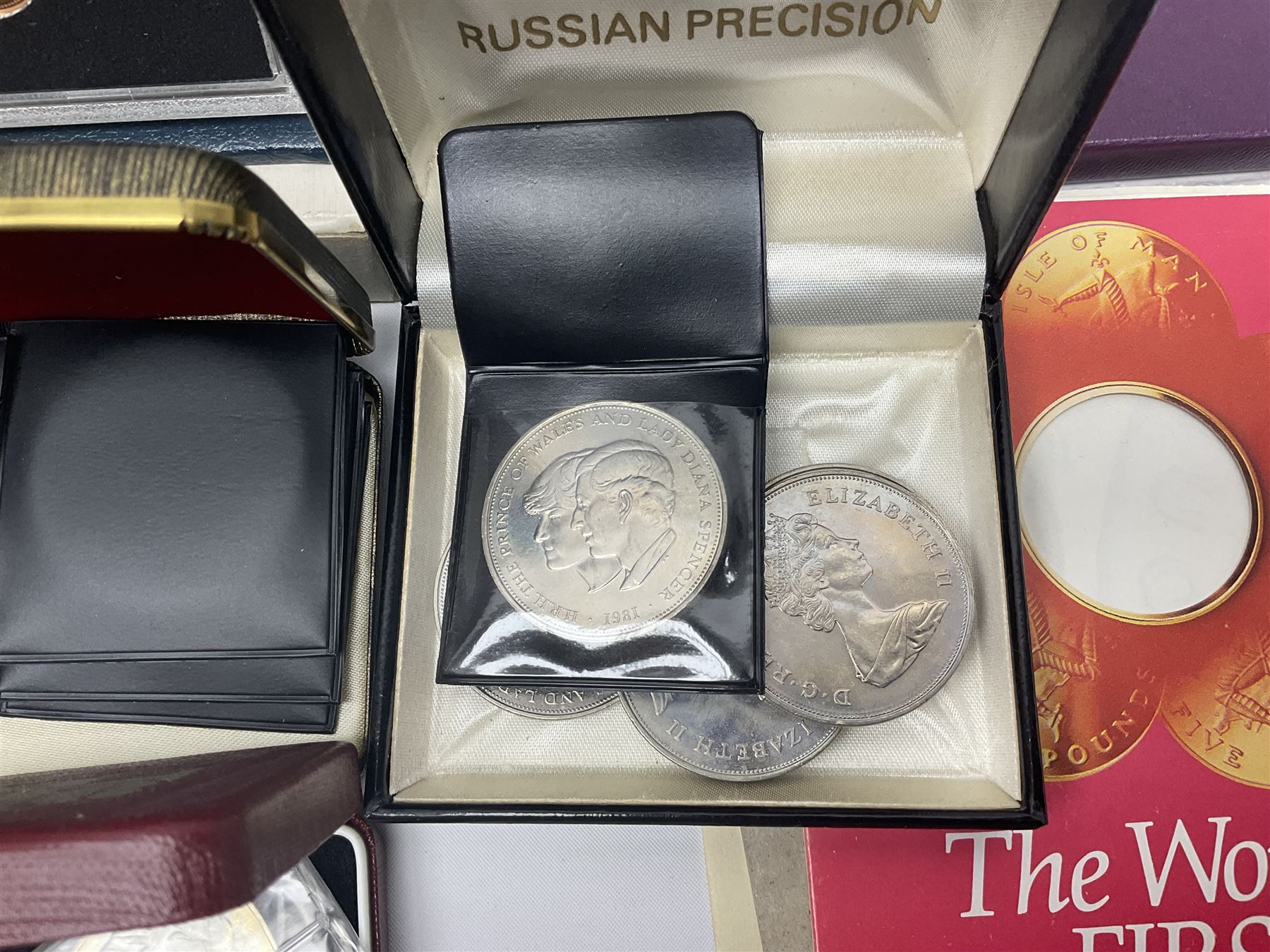 The Royal Mint United Kingdom 1983 proof coin collection in blue folder with certificate, 1983 uncirculated coin collection, two 1987 brilliant uncirculated coin collections, commemorative crowns etc