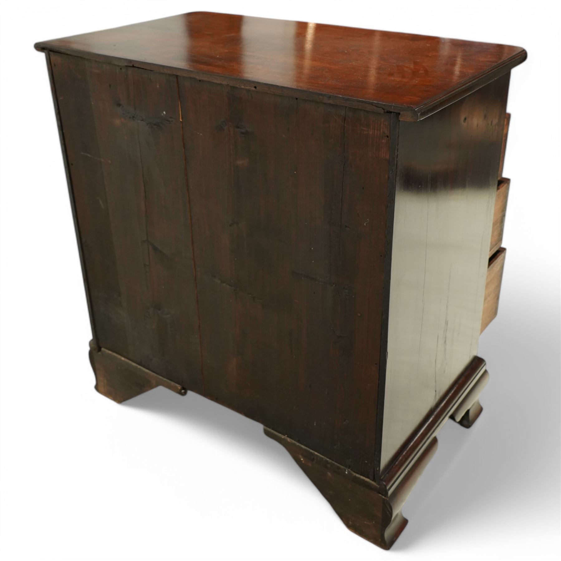 Small Georgian mahogany chest of drawers with four long graduated drawers with swan neck handles on ogee feet