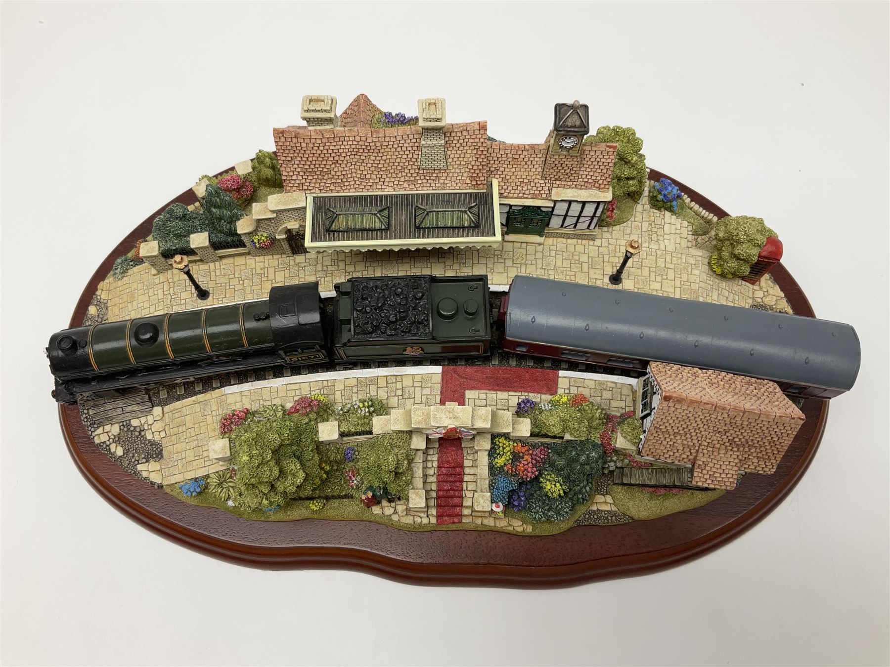 Two Lilliput lane The Royal Train at Sandringham and Westminster Abbey,  both with certificate of authenticity and original box