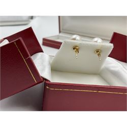 A suite of 14ct gold mounted freshwater cultured pearl jewellery, comprising stud earrings, bracelet, and necklace, boxed with certificate 