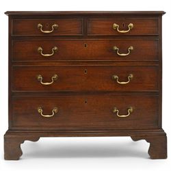Late 18th century mahogany chest of drawers, rectangular top with moulded edge above two short and three long graduated drawers, with brass swan neck handles, shaped apron and bracket feet