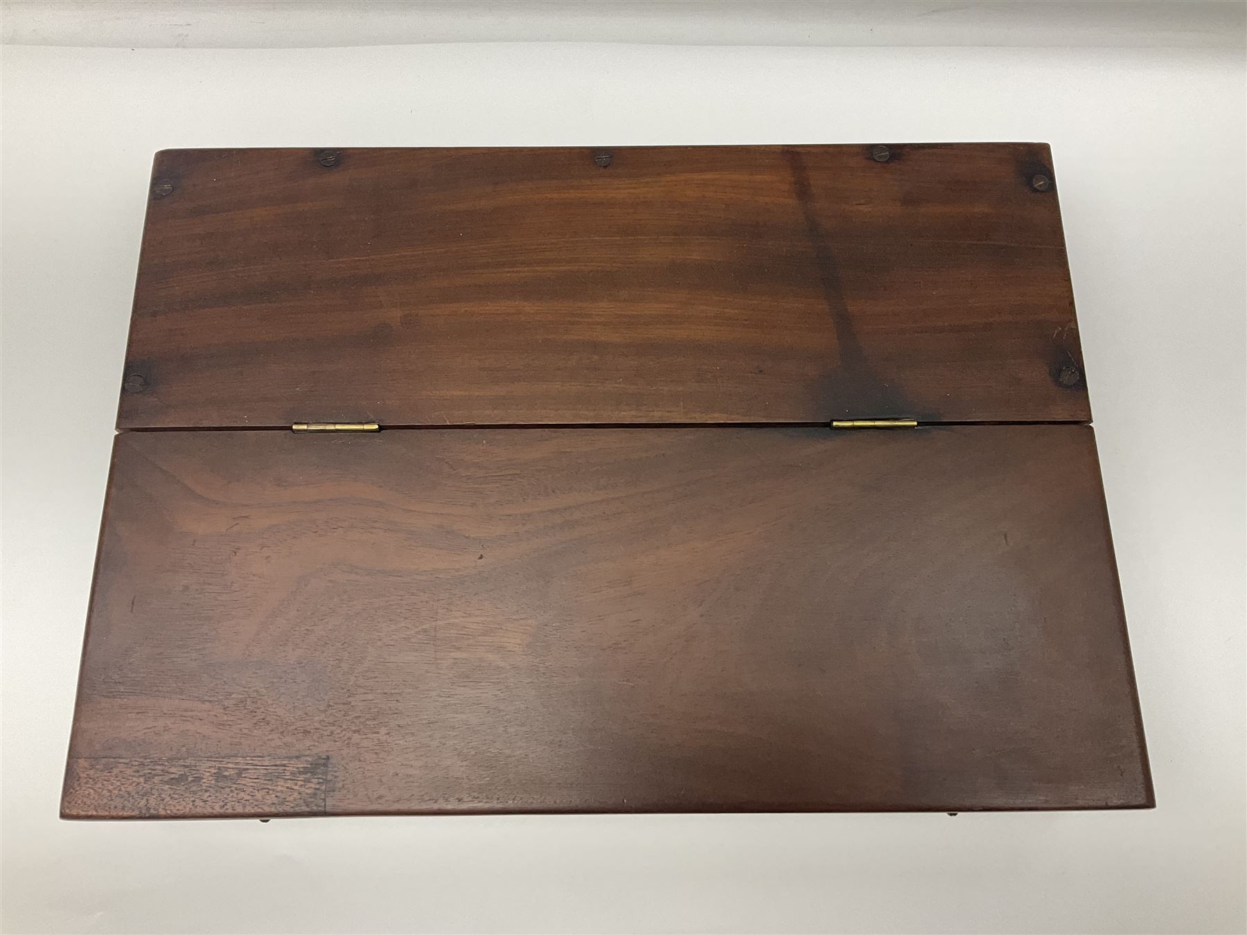 Late 19th/early 20th century clavier muet - mahogany cased mute keybpard with hinged lid L41cm