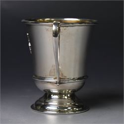 Silver Queen Elizabeth II Silver Jubilee mug, with silver and enamel profile of the Queen's head to one side, hallmarked W I Broadway & Co, Birmingham1977, H7.5cm, boxed