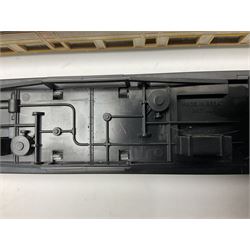 Hornby '00' gauge - Flying Scotsman boxed electric train set with No.4472 'Flying Scotsman' locomotive, three coaches and accessories