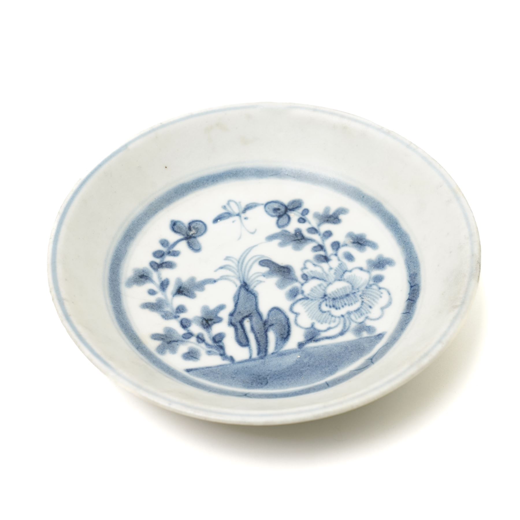 Early 19th century Chinese Tek Sing cargo saucer dish with Nagel Auctions label D18.5cm Chinese, Kangxi blue and white square section vase H24cm and a turquoise glazed Dog of Fo L26cm (3)