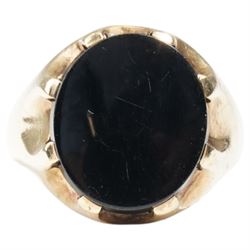 9ct gold black onyx signet ring, London 1972