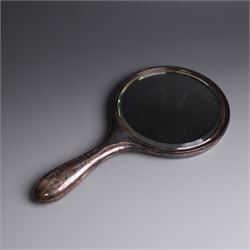 Early 20th Century silver mounted dressing table set, comprising hand mirror, shoe horn and a button hook, each with engraved floral decoration, together with a silver mounted hairbrush and clothes brush, all hallmarked