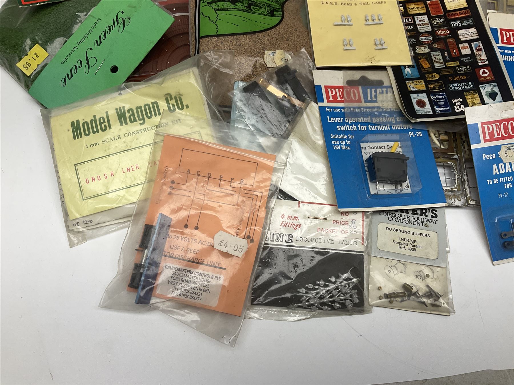 '00' gauge layout accessories - Langley Miniatures Footbridge kit, wagon kits by Nu-Cast, Colin Ashby, Slaters etc, layout chippings, fencing, sprues of figures and accessories, switches and motors, Peco Lectrics, name plates, transfers etc; most boxed or packaged
