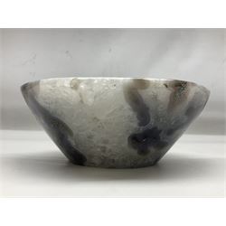 Polished agate bowl, with a shallow concave centre, D19cm, H7cm