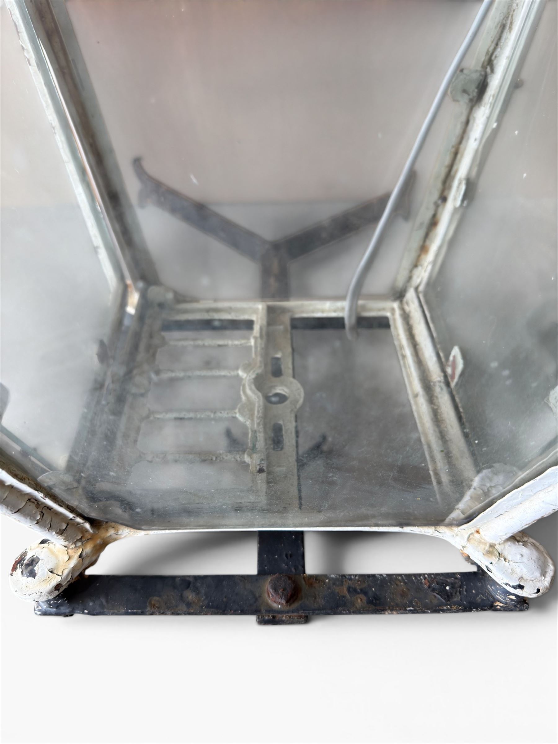 Foster & Pullen (Bradford est. 1896) - Good pair of late 19th century copper coach house or street lamps, painted in rustic white finish, with iron corner brackets, one with clear glass, the other with ring mottled glass, both converted to electricity, height with bracket 150cm