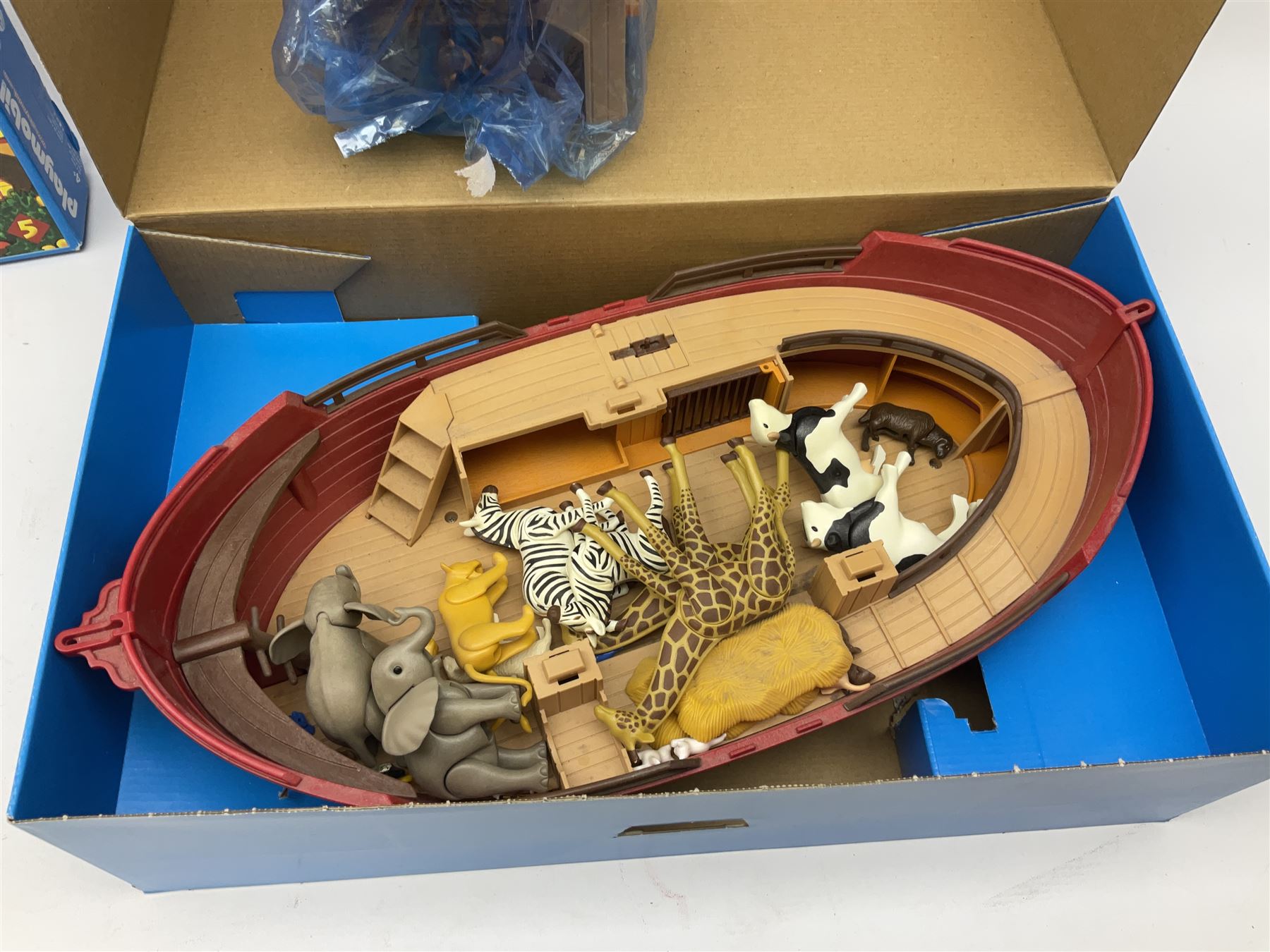 Playmobil - sets 3040, 3896 and 4150 (Adventskalender); all boxed; and Noah's Ark in associated box; together with Playpeople 1770 U.S. Cavalry Super Set; boxed (5)