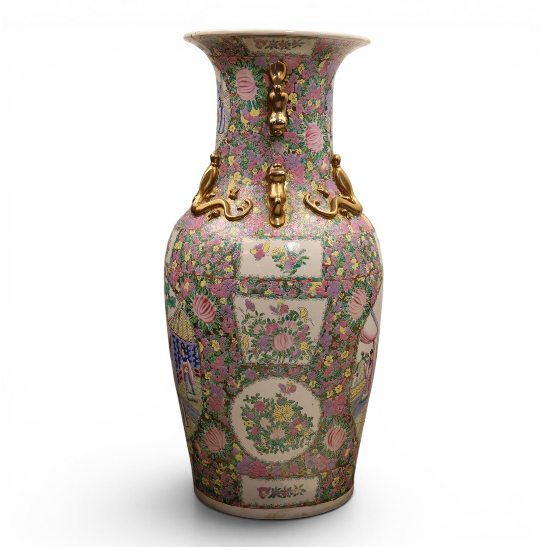 Chinese canton famille rose floor standing vase, decoration with panels depicting court scenes, surrounded by birds and flowers, with applied gilded Fo dogs and salamanders, H94cm