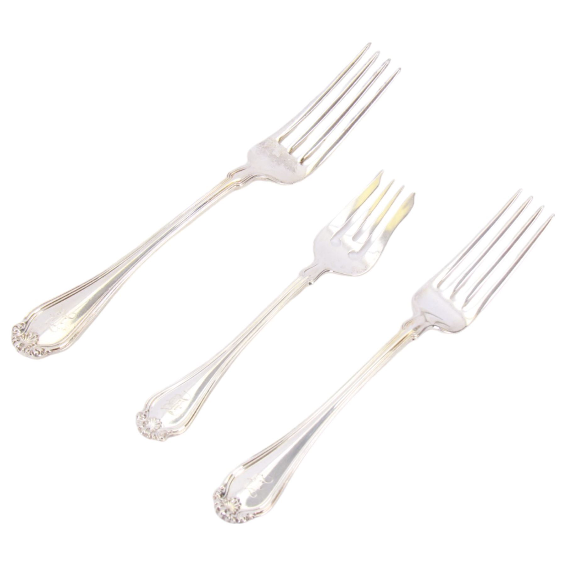 Late 19th/early 20th century American silver Shell & Thread type pattern part canteen, comprising twelve table spoons, twelve table forks, twelve dessert forks, twelve mother of pearl handled butter knives, eleven smaller mother of pearl handled butter knives, eleven teaspoons, twelve pastry forks, six parfait spoons, and large soup ladle, marked for Mermod, Jaccard & Co., St Lois, Missouri, also marked Sterling