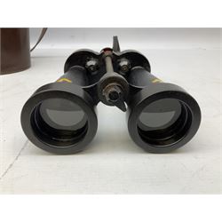 Pair of WWII Barr and Stroud CF41 naval binoculars,  A.P.1900A, with painted broad yellow military arrows, engraved Barr & Stroud, 7X CF 41, Glasgow & London, Serial no. 62984 with leather lens covers and case, H24cm