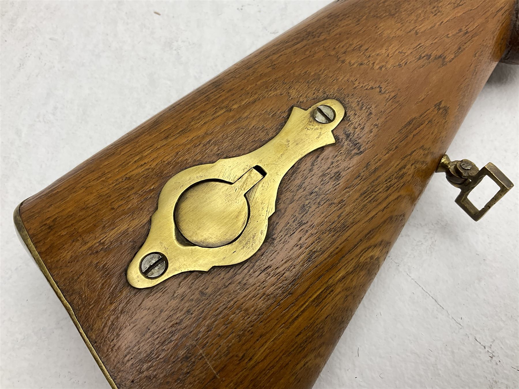 20th century Indian percussion musket, the 81cm octagonal barrel with under rib and ramrod, brass fittings including front and rear swivels, oak half stock with cheek piece and chequered pistol grip stamped 1589 L124.5cm overall