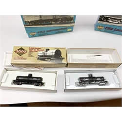 American Life-Like Proto 1000/2000 HO scale - three Baltimore & Ohio locomotives comprising FA2 No.4032, FB2 No.5016 and Budd RDC No.1951; and four 8000 Gallon Type 21 Riveted Tank Cars, one in kit form, two factory built and one kit built, all boxed (7)