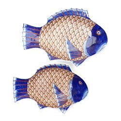 Pair of Japanese Kutani fish dishes, seal mark in red to bases, D35cm